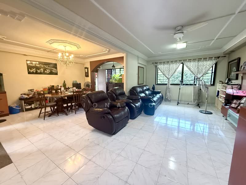 921 Jurong West Street 92, 921 Jurong West Street 92, 3 Bedrooms, 1,313 sqft, HDB Flat For Sale, by Fiona Toh, 500214386 - Living Room - PropertyGuru.com.sg