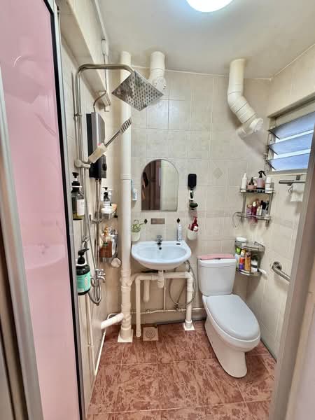 26 Teck Whye Lane, 26 Teck Whye Lane, 2 Bedrooms, 860 sqft, HDB Flat For Rent, by Denise Lee, 500214387 - Bathroom - PropertyGuru.com.sg