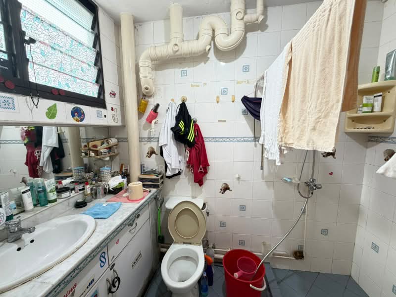 37 Cambridge Road, 37 Cambridge Road, 3 Bedrooms, 1,076 sqft, HDB Flat For Sale, by Sherman Aw, 500214399 - Bathroom - PropertyGuru.com.sg