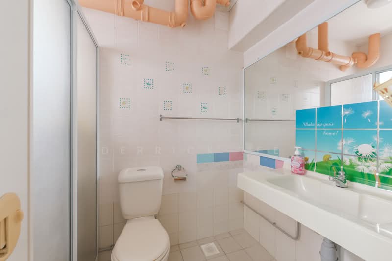 945 Hougang Street 92, 945 Hougang Street 92, 3 Bedrooms, 1,302 sqft, HDB Flat For Sale, by Derrick Tee, 500214404 - Bathroom - PropertyGuru.com.sg