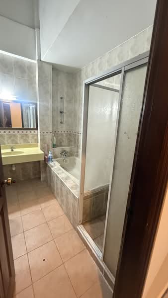 136 Everitt, , Room Rental, 200 sqft, Terraced House For Rent, by Jackie Foong, 500214408 - Bathroom - PropertyGuru.com.sg