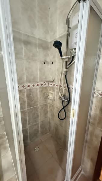 136 Everitt, , Room Rental, 200 sqft, Terraced House For Rent, by Jackie Foong, 500214408 - Bathroom - PropertyGuru.com.sg