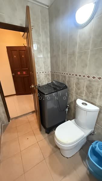 136 Everitt, , Room Rental, 200 sqft, Terraced House For Rent, by Jackie Foong, 500214408 - Bathroom - PropertyGuru.com.sg