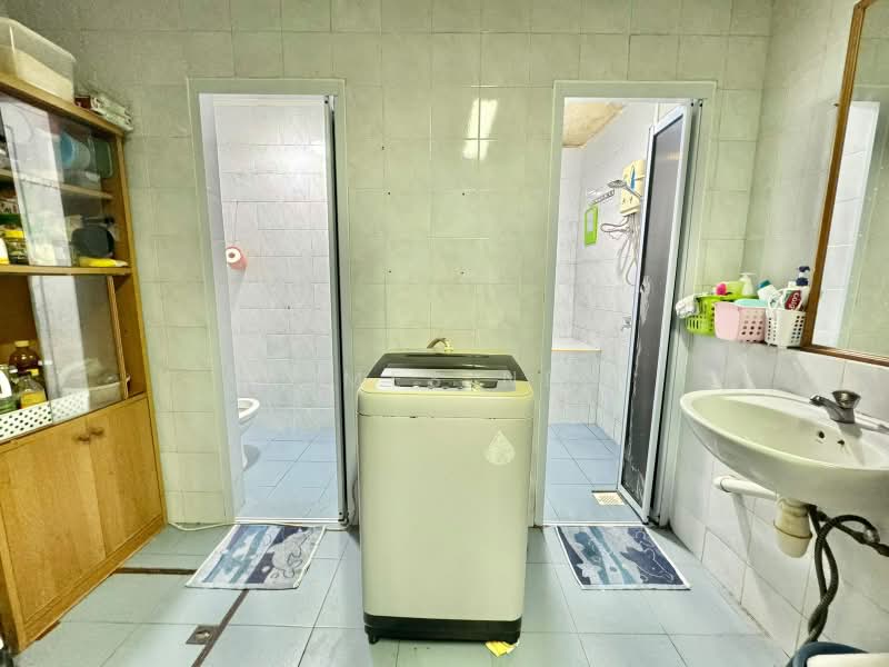 Boundary Road, Boundary Road, 4 Bedrooms, 1,313 sqft, Apartment For Sale, by James Neo, 500214423 - Bathroom - PropertyGuru.com.sg