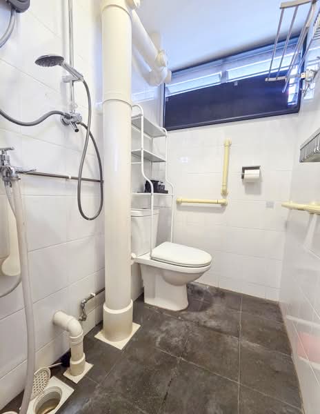 116 Hougang Avenue 1, 116 Hougang Avenue 1, 2 Bedrooms, 721 sqft, HDB Flat For Sale, by Marcella Yong 杨惠晴, 500214437 - Bathroom - PropertyGuru.com.sg