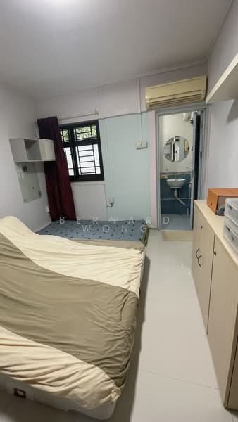321 Ang Mo Kio Avenue 1, 321 Ang Mo Kio Avenue 1, 2 Bedrooms, 786 sqft, HDB Flat For Sale, by Bernard Wong, 500214439 - Bedroom - PropertyGuru.com.sg