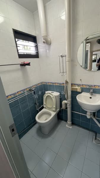 321 Ang Mo Kio Avenue 1, 321 Ang Mo Kio Avenue 1, 2 Bedrooms, 786 sqft, HDB Flat For Sale, by Bernard Wong, 500214439 - Bathroom - PropertyGuru.com.sg