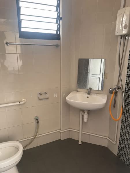 225 Jurong East Street 21, 225 Jurong East Street 21, Boon Lay / Jurong / Tuas, Room Rental, 150 sqft, HDB Flat For Rent, by Jenny Lum, 500214441 - Bathroom - PropertyGuru.com.sg