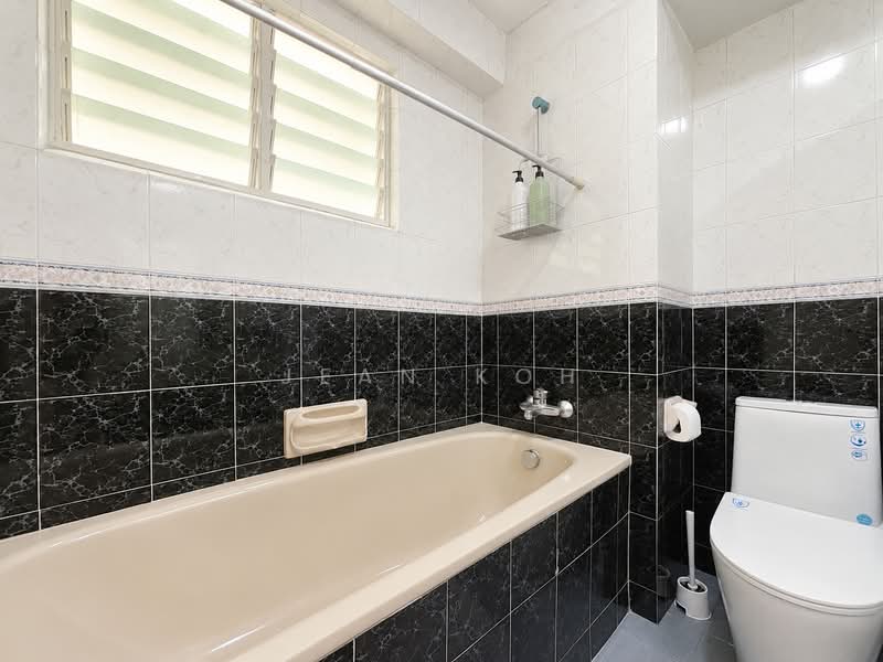 Melville Park, 28 Simei Street 1, 3 Bedrooms, 1,399 sqft, Apartment For Sale, by Jean Koh, 500214451 - Master Bathroom - PropertyGuru.com.sg