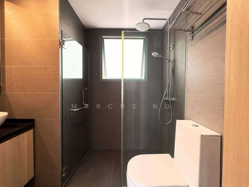 Palm Gardens, 2A Hong San Walk, 3 Bedrooms, 1,205 sqft, Condominium For Sale, by Marcus Ng, 500214453 - Master Bathroom - PropertyGuru.com.sg
