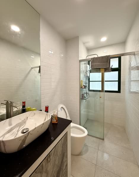 Hillview Heights, 29A Hillview Avenue, 4 Bedrooms, 1,679 sqft, Condominium For Sale, by Darren Goh, 500214466 - Junior Master Bathroom - PropertyGuru.com.sg