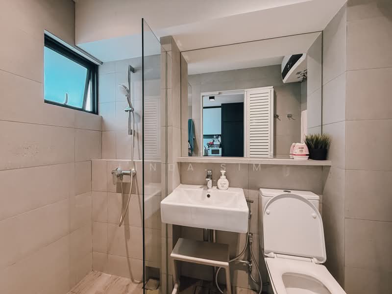 111 Lengkong Tiga, 111 Lengkong Tiga, 4 Bedrooms, 1,345 sqft, HDB Flat For Sale, by Linda Sim, 500214474 - Bathroom - PropertyGuru.com.sg