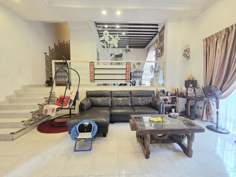 Corner Terrace Paya Lebar Walk, Paya Lebar Walk, 4 Bedrooms, 2,500 sqft, Corner Terrace For Sale, by Cheryl Tan, 500214490 - Living Room - PropertyGuru.com.sg