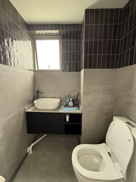 Northpoint Bizhub, 2 Yishun Industrial Street 1, 2,647 sqft, Light Industrial (B1) For Sale, by Zara Soon 孫莉萍, 500214496 - Bathroom - CommercialGuru.com.sg