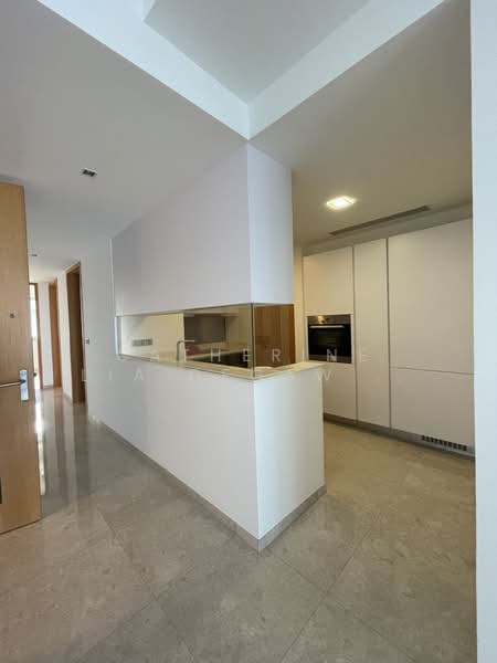 Marina Bay Suites, 3 Central Boulevard, 4 Bedrooms, 2,045 sqft, Apartment For Sale, by Catherine Lia Degawidjaja, 500214499 - Kitchen - PropertyGuru.com.sg