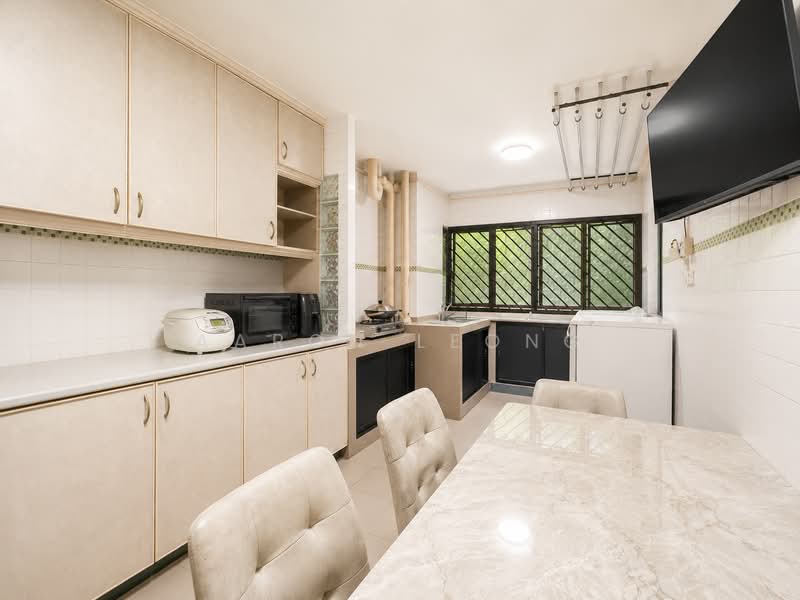 701 Bedok Reservoir Road, 701 Bedok Reservoir Road, 2 Bedrooms, 882 sqft, HDB Flat For Sale, by Aaron Leong, 500214501 - Kitchen - PropertyGuru.com.sg