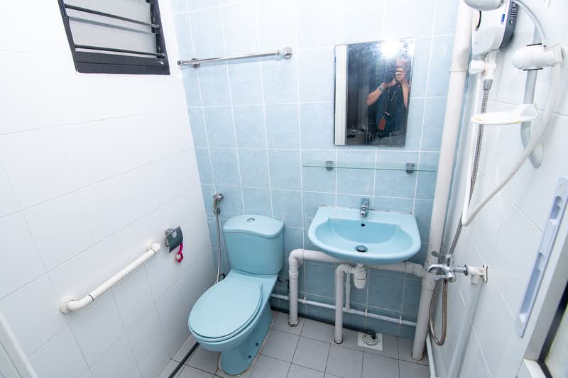 801 Tampines Avenue 4, 801 Tampines Avenue 4, 2 Bedrooms, 732 sqft, HDB Flat For Rent, by Joe Tham, 500214534 - Bathroom - PropertyGuru.com.sg