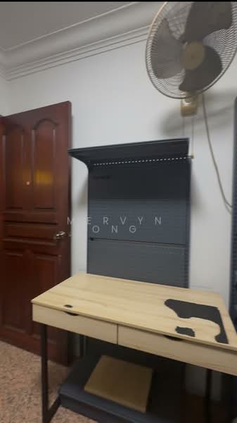 162 Yung Ping Road, 162 Yung Ping Road, Room Rental, 100 sqft, HDB Flat For Rent, by Mervyn Ong, 500214542 - Study Table - PropertyGuru.com.sg