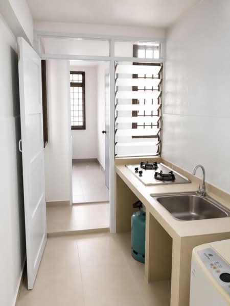 94 Lorong 4 Toa Payoh, 94 Lorong 4 Toa Payoh, 3 Bedrooms, 765 sqft, HDB Flat For Rent, by Eileen Leong, 500214547 - Kitchen - PropertyGuru.com.sg