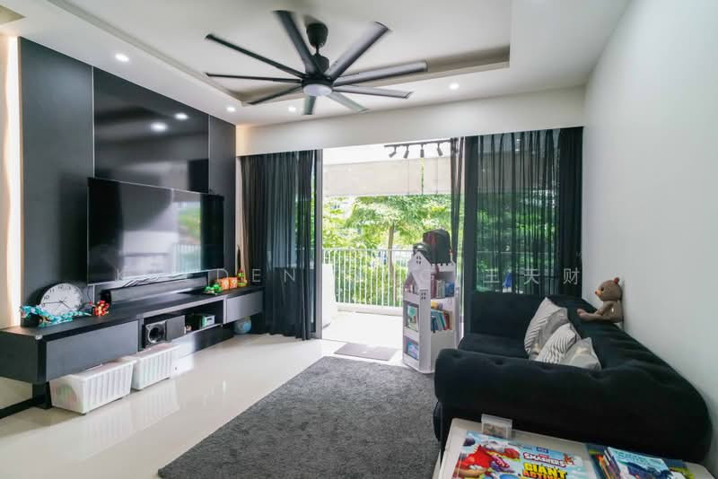 The Visionaire, 174 Canberra Drive, 4 Bedrooms, 1,141 sqft, Executive Condominium For Sale, by Kaeden Ong 王天财, 500214551 - Living Room - PropertyGuru.com.sg