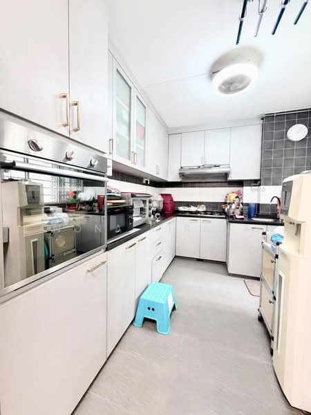227 Simei Street 4, 227 Simei Street 4, 3 Bedrooms, 1,119 sqft, HDB Flat For Sale, by Nona Kirana, 500214553 - Kitchen - PropertyGuru.com.sg