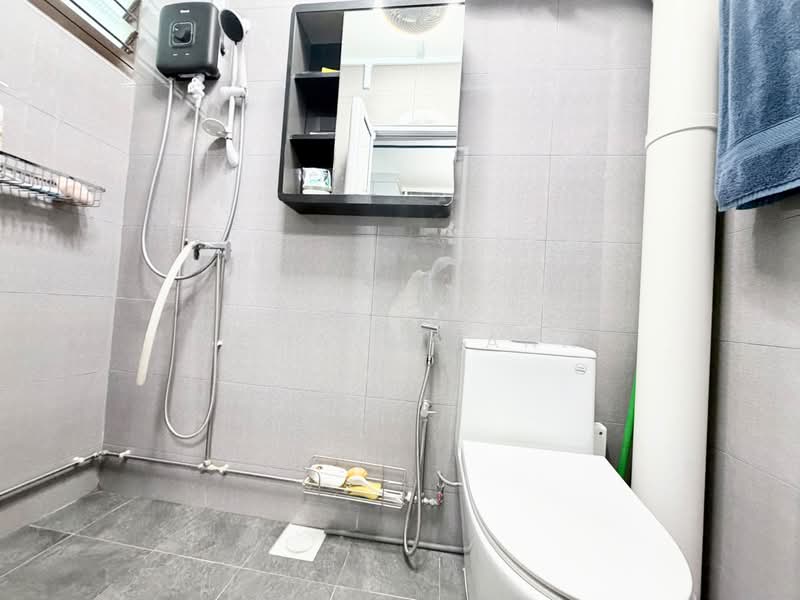 227 Simei Street 4, 227 Simei Street 4, 3 Bedrooms, 1,119 sqft, HDB Flat For Sale, by Nona Kirana, 500214553 - Bathroom - PropertyGuru.com.sg