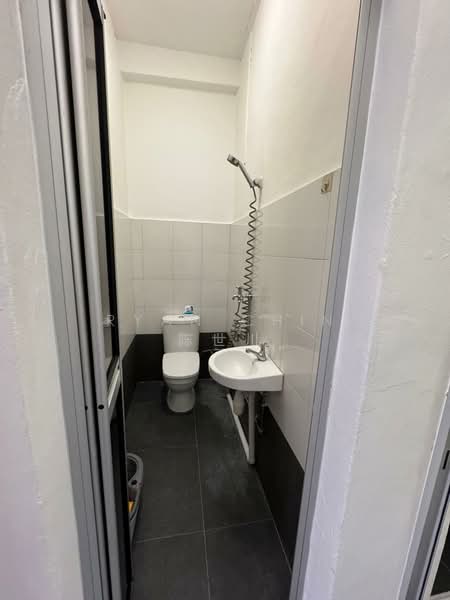 1020 sembawang road, sembawang road, Sembawang / Yishun, 328 sqft, Office For Rent, by Ryan Chin 陈世川, 500214555 - Bathroom - CommercialGuru.com.sg