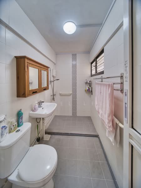205 Serangoon Central, 205 Serangoon Central, 3 Bedrooms, 1,313 sqft, HDB Flat For Sale, by Nigel Lee, 500214579 - Bathroom - PropertyGuru.com.sg