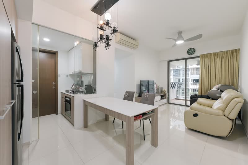 Riverbank at Fernvale, 11 Fernvale Close, 3 Bedrooms, 1,044 sqft, Condominium For Sale, by Lester See, 500214584 - Living Room - PropertyGuru.com.sg
