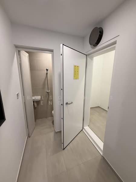 Lumina Grand, Bukit Batok West Ave. 5, 3 Bedrooms, 1,100 sqft, Condominium For Rent, by (Bilson)HaoSheng Bian, 500214594 - Bathroom - PropertyGuru.com.sg