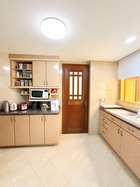 Villa Marina, 21 Jalan Sempadan, 3 Bedrooms, 1,249 sqft, Condominium For Sale, by Katherine Lim, 500214604 - Kitchen - PropertyGuru.com.sg