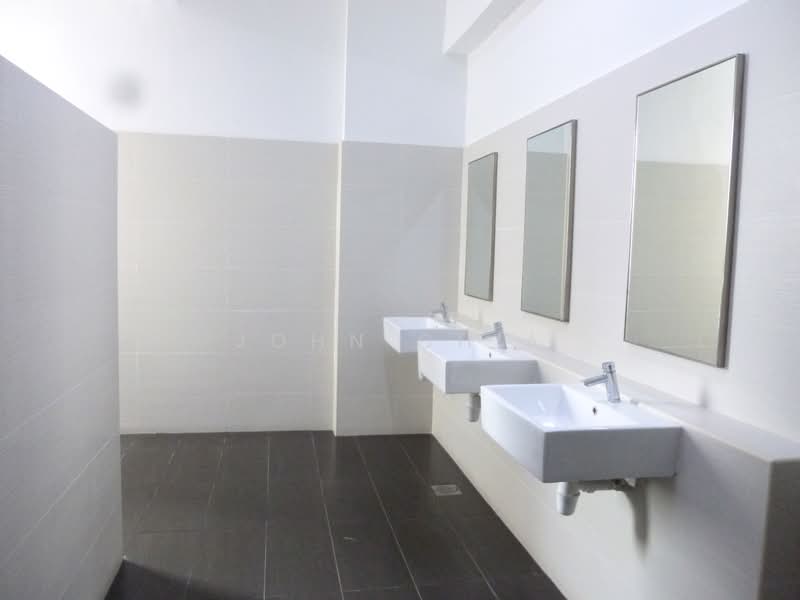 Tong Lee Building, 35 Kallang Pudding Road, 684 sqft, Light Industrial (B1) For Rent, by John Chia, 500214622 - Bathroom - CommercialGuru.com.sg