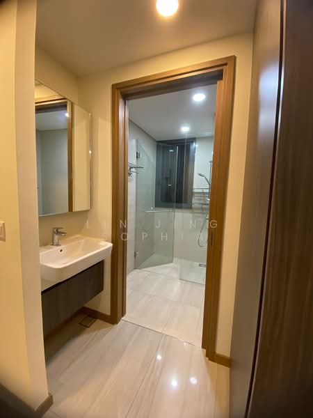 Lakeville, 11 Jurong Lake Link, 3 Bedrooms, 969 sqft, Condominium For Sale, by Lin Jing Sophia, 500214629 - Bathroom - PropertyGuru.com.sg