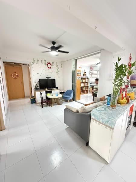 748 Pasir Ris Street 71, 748 Pasir Ris Street 71, 4 Bedrooms, 1,367 sqft, HDB Flat For Sale, by Sammy Song, 500214653 - Living Room - PropertyGuru.com.sg