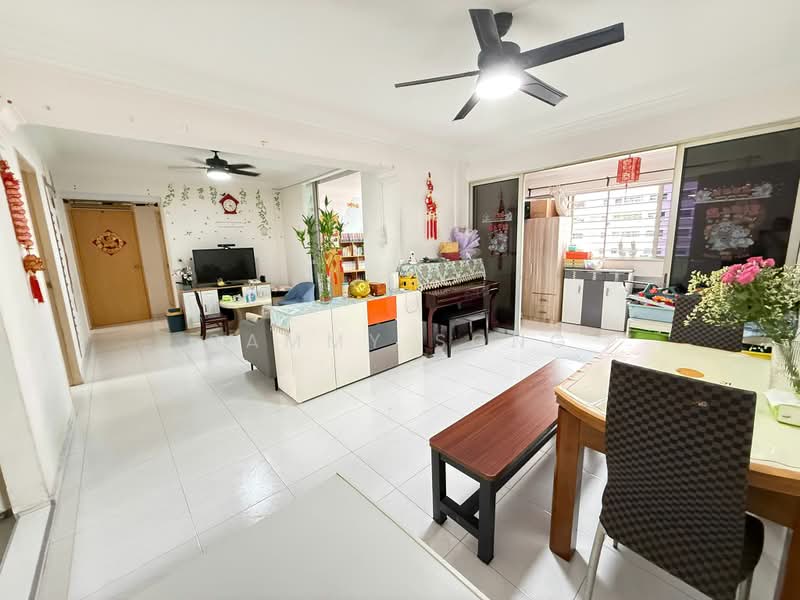 748 Pasir Ris Street 71, 748 Pasir Ris Street 71, 4 Bedrooms, 1,367 sqft, HDB Flat For Sale, by Sammy Song, 500214653 - Living Room - PropertyGuru.com.sg