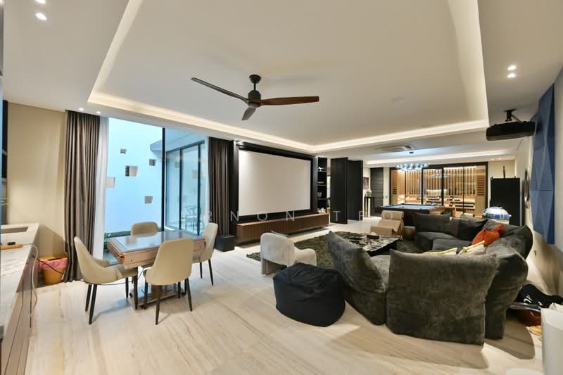 MAGNUM OPUS BUNGALOW WITH EVERYTHING, , 8 Bedrooms, 9,997 sqft, Bungalow House For Sale, by Vernon Teo, 500214659 - Living Room - PropertyGuru.com.sg
