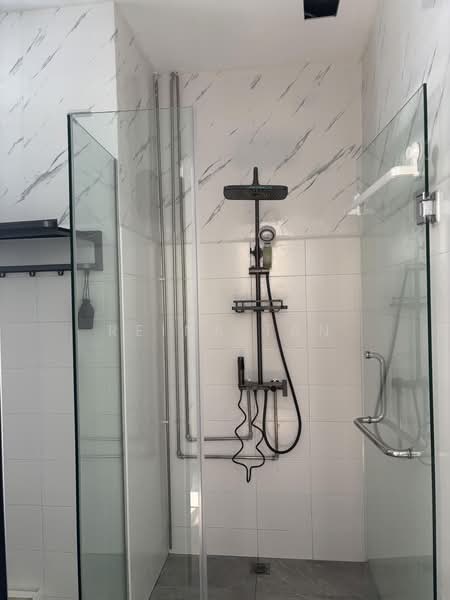 Wcega Tower, 21 Bukit Batok Crescent, 958 sqft, Light Industrial (B1) For Rent, by Reina Tan, 500214670 - Bathroom renovated - CommercialGuru.com.sg