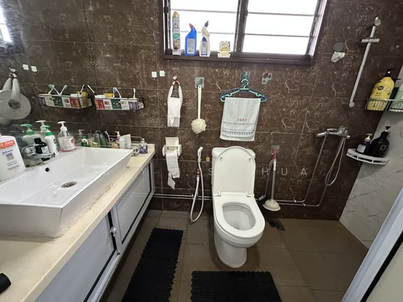 288B Jurong East Street 21, 288B Jurong East Street 21, 4 Bedrooms, 1,313 sqft, HDB Flat For Sale, by Gary H S Chua, 500214676 - Bathroom - PropertyGuru.com.sg
