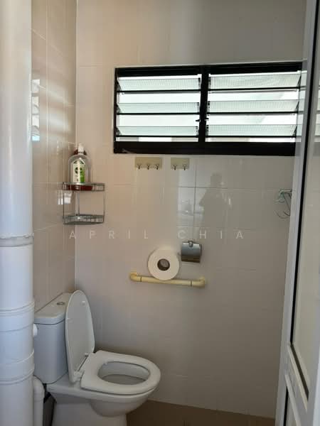 119 Ang Mo Kio ave 3, Ang Mo Kio Avenue 3, 2 Bedrooms, 721 sqft, HDB Flat For Sale, by April Chia, 500214682 - Bathroom - PropertyGuru.com.sg