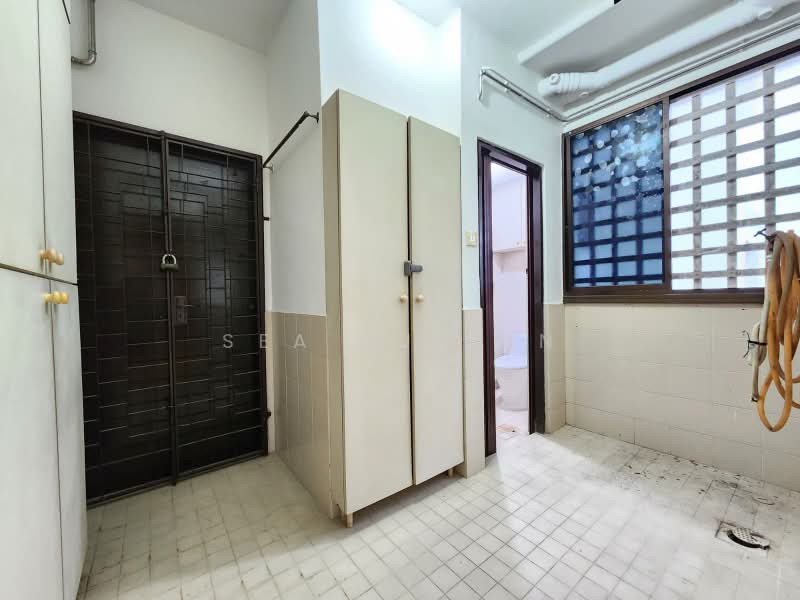The Dairy Farm, 17 Dairy Farm Road, 4 Bedrooms, 1,948 sqft, Condominium For Sale, by Sea Su Jan, 500214685 - Yard and WC - PropertyGuru.com.sg
