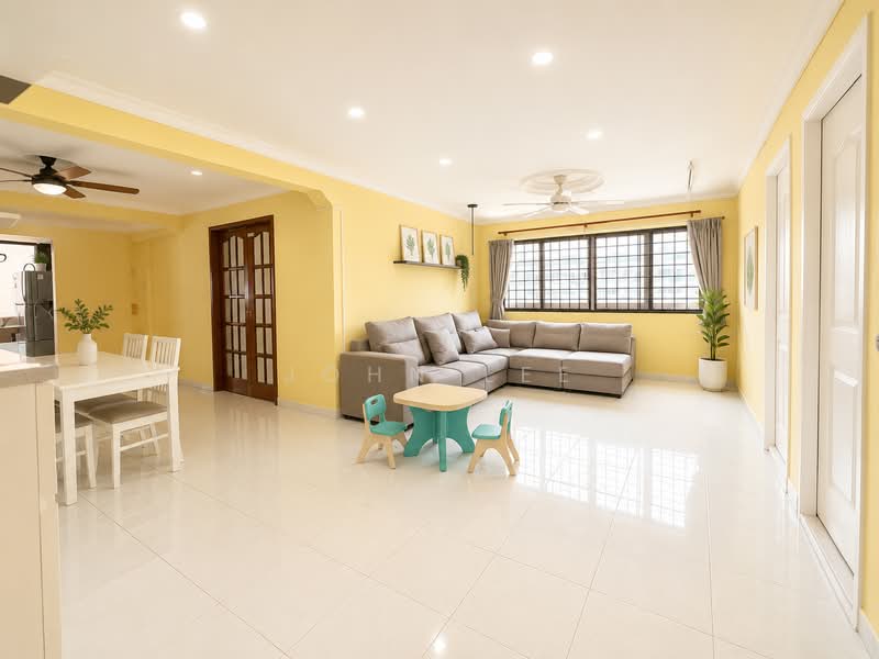 568 Pasir Ris Street 51, 568 Pasir Ris Street 51, 4 Bedrooms, 1,324 sqft, HDB Flat For Sale, by John Lee, 500214696 - Living Room - PropertyGuru.com.sg