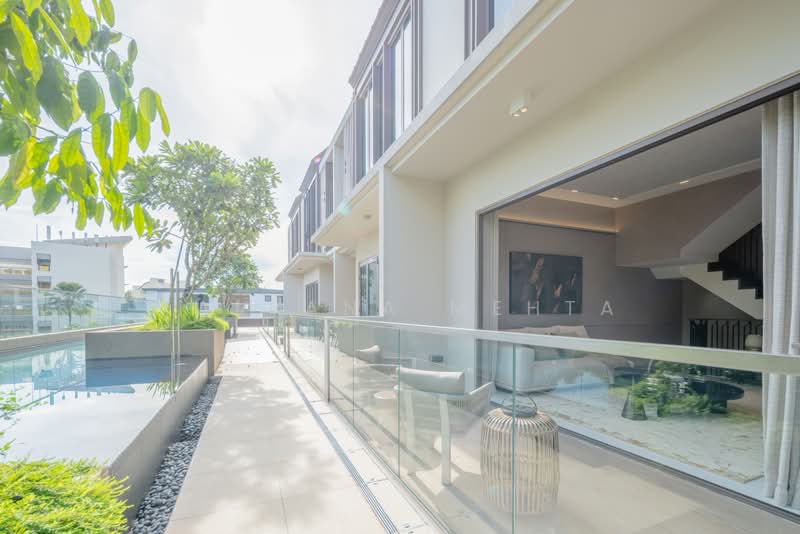 Parksuites, 18 Holland Grove Road, 4 Bedrooms, 3,068 sqft, Condominium For Sale, by Kalpana Mehta, 500214697 - Exterior - PropertyGuru.com.sg