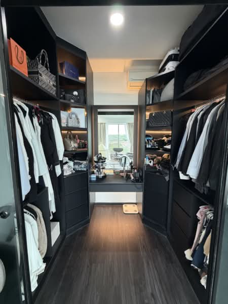 Roots @ Transit, 9 Transit Road, 3 Bedrooms, 1,326 sqft, Apartment For Sale, by Markus Tay, 500214709 - Walk in Wardrobe - PropertyGuru.com.sg