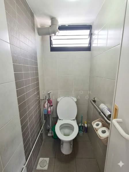 5 Tanjong Pagar Plaza, 5 Tanjong Pagar Plaza, 2 Bedrooms, 635 sqft, HDB Flat For Sale, by Jose Loh Zhenhao, 500214730 - Bathroom - PropertyGuru.com.sg