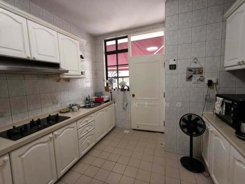 Garlick Ville, Sixth Crescent, 5 Bedrooms, 2,700 sqft, Terraced House For Rent, by Josephine Ng, 500214772 - Kitchen - PropertyGuru.com.sg