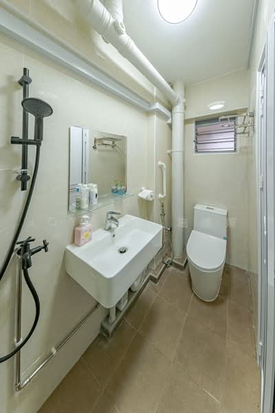 759 Choa Chu Kang North 5, 759 Choa Chu Kang North 5, 4 Bedrooms, 1,572 sqft, HDB Flat For Sale, by Joy Shi 施谨婉, 500214779 - Bathroom - PropertyGuru.com.sg