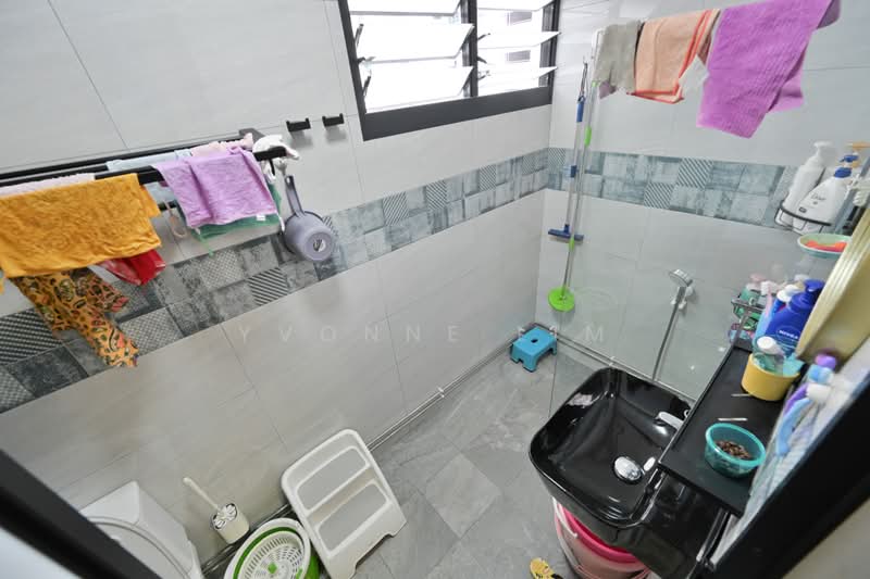116 Serangoon North Avenue 1, 116 Serangoon North Avenue 1, 3 Bedrooms, 1,301 sqft, HDB Flat For Sale, by Yvonne Lim, 500214780 - Bathroom - PropertyGuru.com.sg