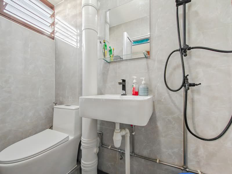 432 Bukit Panjang Ring Road, 432 Bukit Panjang Ring Road, 4 Bedrooms, 1,313 sqft, HDB Flat For Sale, by Irwin Hafiz, 500214783 - Bathroom - PropertyGuru.com.sg