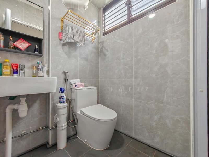432 Bukit Panjang Ring Road, 432 Bukit Panjang Ring Road, 4 Bedrooms, 1,313 sqft, HDB Flat For Sale, by Irwin Hafiz, 500214783 - Bathroom - PropertyGuru.com.sg