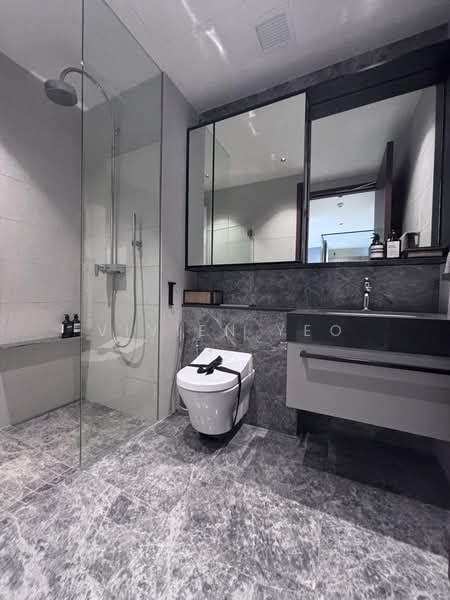 Parksuites, 18 Holland Grove Road, 4 Bedrooms, 3,068 sqft, Condominium For Sale, by Vivien Yeo, 500214786 - Bathroom - PropertyGuru.com.sg